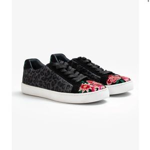 Johnny was BLACK LEOPARD FLORAL SNEAKER